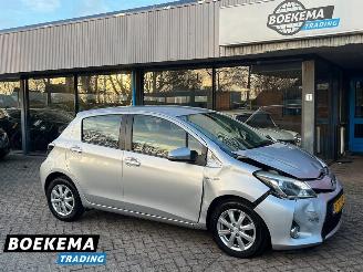 Schadeauto Toyota Yaris 1.5 Full Hybrid Aspiration Navi Climate Cruise Camera 2014/1