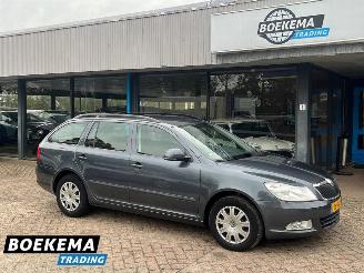 Vaurioauto  passenger cars Skoda Octavia Combi 1.2 TSI Ambition Xenon Cruise Airco 2012/4