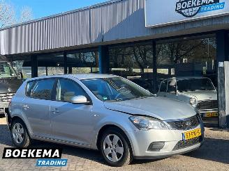 uszkodzony samochody osobowe Kia Cee d cee'd 1.4 CVVT X-tra Airco 5-Deurs 2011/6