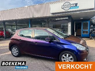 Voiture accidenté Peugeot 208 1.2 e-VTi Active Automaat Cruise Airco 2014/3