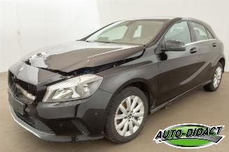 uszkodzony samochody osobowe Mercedes A-klasse A180 Automaat Navi Clima 2017/6