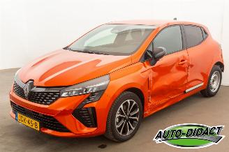 Coche accidentado Renault Clio 1.6 E-Tech Full Hybrid Automaat Navi Camera 145 Techno 2025/9