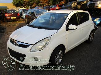 Vrakbiler auto Hyundai I-20 i20 Hatchback 1.2i 16V (G4LA) [57kW]  (09-2008/12-2012) 2011/2