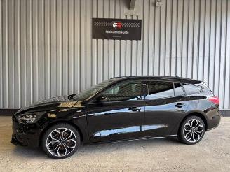 Vaurioauto  passenger cars Ford Focus Turnier ST-Line Autom / LED 2019/10