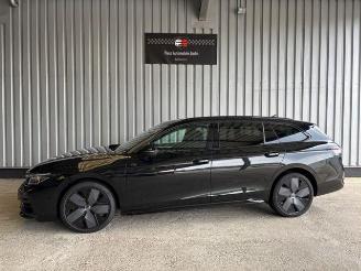 damaged passenger cars Volkswagen Passat Variant 2.0 TDI 4Motion R-Line 2025/7