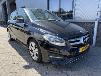 damaged passenger cars Mercedes B-klasse 180 Prestige 2015/1