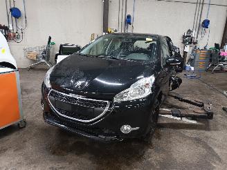 Vrakbiler auto Peugeot 208 208 I (CA/CC/CK/CL) Hatchback 1.2 Vti 12V PureTech 82 (EB2F(HMZ)) [60k=
W]  (03-2012/12-2019) 2012/9