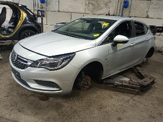 demontáž osobní automobily Opel Astra Astra K Hatchback 5-drs 1.6 CDTI 110 16V (B16DTE(Euro 6)) [81kW]  (06-=
2015/12-2022) 2019
