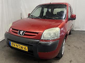 Vaurioauto  passenger cars Peugeot Partner Partner Combispace MPV 1.6 16V (TU5JP4(NFU)) [80kW]  (07-2001/03-2008)= 2006/8