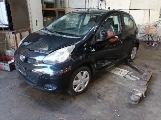 Salvage car Toyota Aygo Aygo (B10) Hatchback 1.0 12V VVT-i (1KR-FE) [50kW]  (07-2005/05-2014) 2011/11