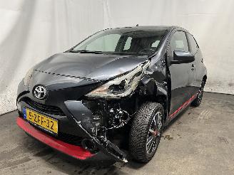 uszkodzony samochody osobowe Toyota Aygo Aygo (B40) Hatchback 1.0 12V VVT-i (1KR-FE) [51kW]  (05-2014/06-2018) 2015/1