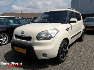 Vaurioauto  passenger cars Kia Soul 1.6 X-tra 5-drs Airco 2010/7