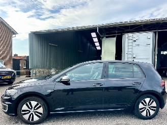 krockskadad bil auto Volkswagen e-Golf Gereserveerd 136pk automaat highline 5drs - nap - 1e eig - front + line + side assist - keyless - leer - stoelverw - defa alarm 2019/1