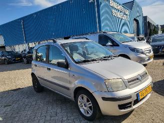 uszkodzony samochody osobowe Fiat Panda AUTOMAAT  1.2 Emotion cool  rijdbaar 2004/11