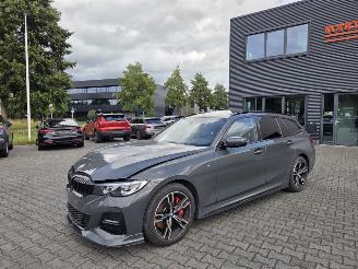 Schadeauto BMW 3-serie M-SPORT / PANO / CAMERA / H.K AUDIO / DRAVITGRAU MET 2021/3