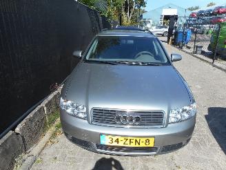 Unfallwagen Audi A4 Avant 2.0 Benzine 2002/3