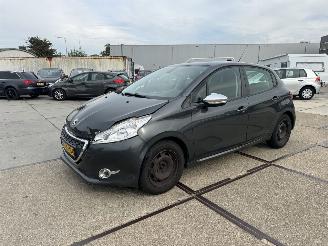 krockskadad bil auto Peugeot 208 1.2 VTI Envy 5drs 2013/9