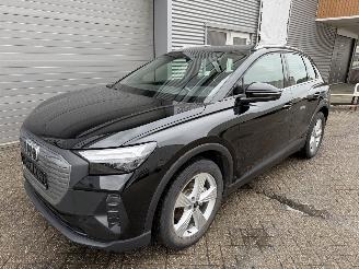 krockskadad bil auto Audi Q4 Audi Q4 e-tron 35 e-tron Pano Leder 2023/3