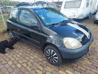 Coche accidentado Toyota Yaris 1.0 4 cilinder 2000/2