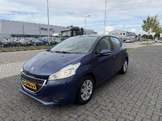 Schadeauto Peugeot 208 1.2 VTI 60Kw AIRCO 2012/12