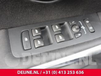 Volvo V-40 V40 (MV), Hatchback 5-drs, 2012 / 2019 2.0 T2 16V picture 17