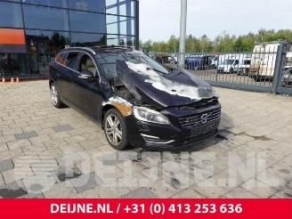 Vrakbiler auto Volvo V-60 V60 I (FW/GW), Combi, 2010 / 2018 2.4 D6 20V Plug-in Hybrid AWD 2013/7