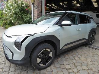 damaged passenger cars Kia EV3 150 kW Business 2025/10