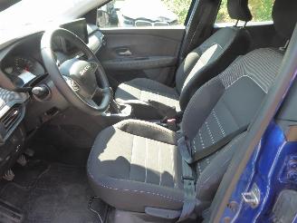 Dacia Sandero Expression picture 9