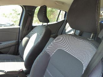 Dacia Sandero Expression picture 10
