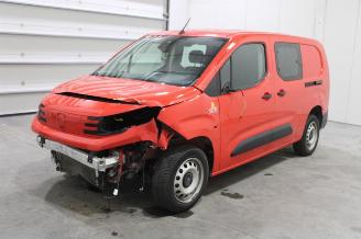 krockskadad bil auto Peugeot Partner  2025/2