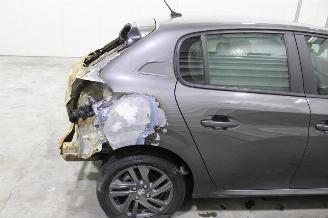 Peugeot 208  picture 7