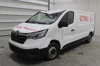 krockskadad bil auto Renault Trafic  2025/7