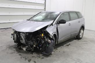 Vrakbiler auto Peugeot 5008  2024/8