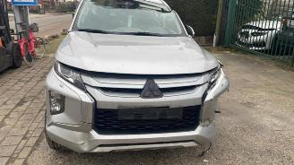 Mitsubishi L-200 L-200, Pick-up, 2014 2.2 DI-D 4WD picture 2