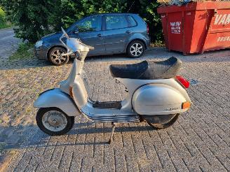 Vespa  PX125E 1981 picture 2