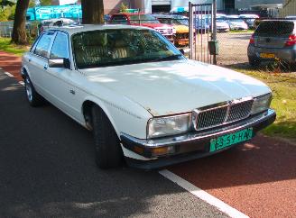krockskadad bil auto Jaguar Sovereign  1988/8
