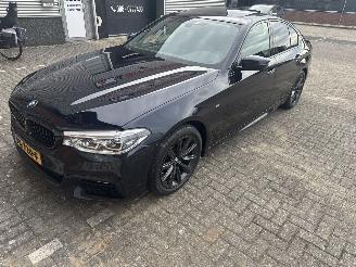 Schadeauto BMW 5-serie 530d FULL OPTIONS NO DAMAGE FULL DRIVABLE 2017/6