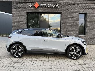 Voiture accidenté Renault Mégane E-Tech EV60 Optimum Charge 220 ICONIC FULL OPTIONS! 2022/9