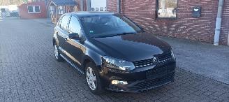 skadebil auto Volkswagen Polo 1.4-TDI Euro-6 Climatecontrol Stoelverwarming Regensensor leren stuurwiel mistlampen Elektrische ramen Elektrische-spiegels met verwarming Centrale vergrendeling met afstandsbediening Start-Stop systeem 15-inch velgen 2016/2