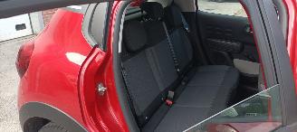 Citroën C3 You! Uitvoering 1.2-benzine 2-Tone Pearl metallic lak Full-Led koplampen Led verlichting Mistlampen Dab Radio elektrische buitenspiegels met verwarming Centrale vergrendeling met afstandsbediening Start-Stop systeem Drivelane assistent Stoelverwarming Lic picture 17