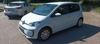 Vaurioauto  passenger cars Volkswagen Up! 1.0-Mpi 65pk Move airconditioning Cruisecontrol Drivelane assistent Led verlichting Achteruitrijcamera Parkeersensoren achter Elektrische ramen start/stop systeem Centrale vergrendeling met afstandsbediening 2021/9