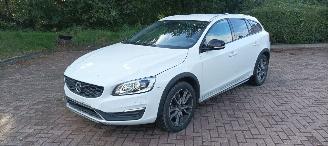 krockskadad bil auto Volvo V-60 Cross Country 5-Cil 2.4 190pk Automatik 4x4 Leder Navi Xenon Led Climatecontrol CruiseControl Stoelverwarming Lichtautomaat Privacyglas Regensensor Trekhaak 2016/11