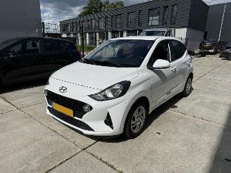 krockskadad bil auto Hyundai I-10 1.0 Comfort   AIRCO-PDC-CRUISE 2023/2