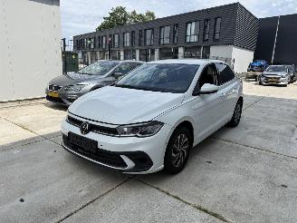 Voiture accidenté Volkswagen Polo 1.0TSI LIFE 95PK - NAVI - CAMERA - LED 2024/8