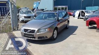 Coche siniestrado Volvo V-70 V70 (BW), Combi, 2007 / 2016 2.4 D5 20V 2009