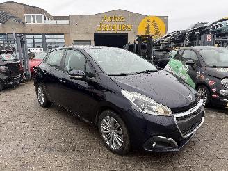 Unfallwagen Peugeot 208 1.2 SIGNATURE 2018/10