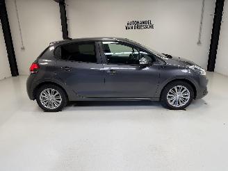 uszkodzony samochody osobowe Peugeot 208 SIGNATURE 2019/12