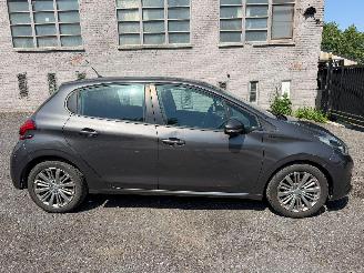  Peugeot 208 SIGNATURE 2018/9