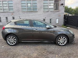 Vaurioauto  passenger cars Alfa Romeo Giulietta 2.0 JTD 2011/7