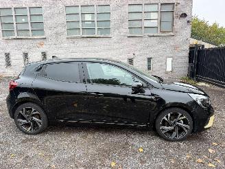 Vaurioauto  passenger cars Renault Clio V E-TECH ENGINE 2022/11